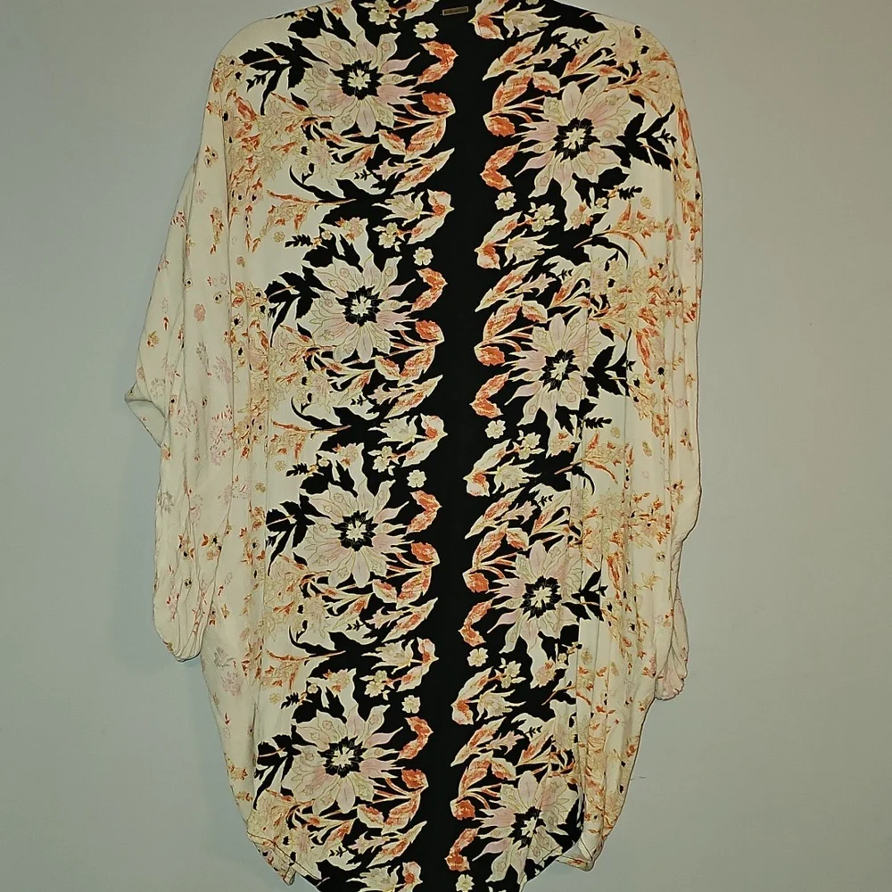 Billabong Womens Sz S/M Floral Kimono! Gorgeous